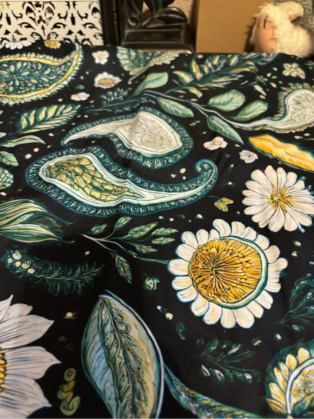 NWOT: set of (4) 17x17 Paisley Throw Pillow Cover - Floral Accent for Home